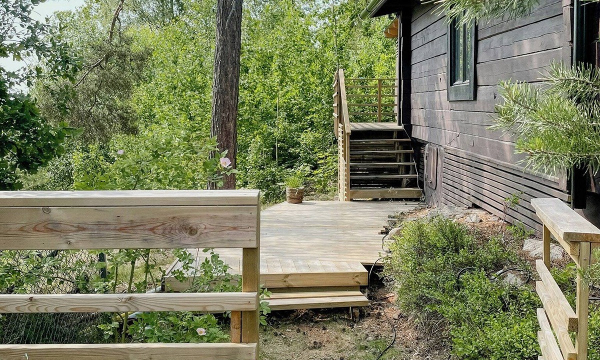 Norrkoping House | Log cabin by Göta canal