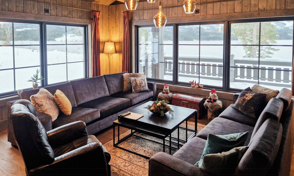 Grondalen House | Log cabin by Lake Osensjøen