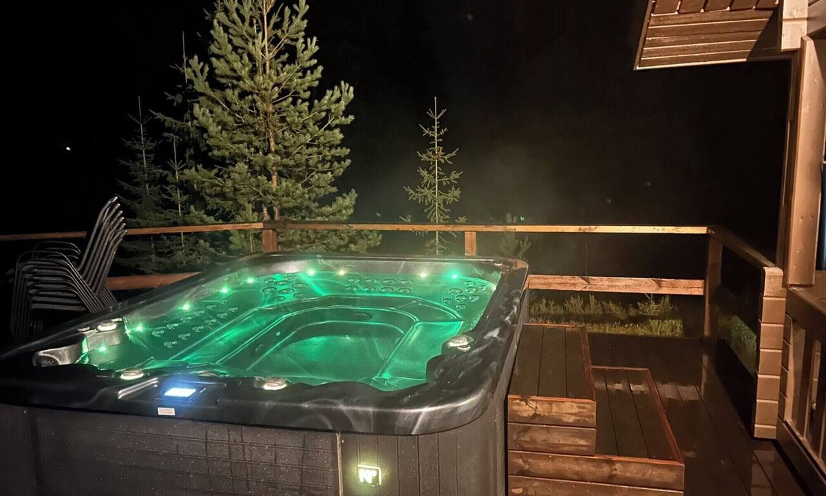 Rautavaara Cabin | Log cabin by the lake in Finland: 2 wooden saunas, hot tub, private beach