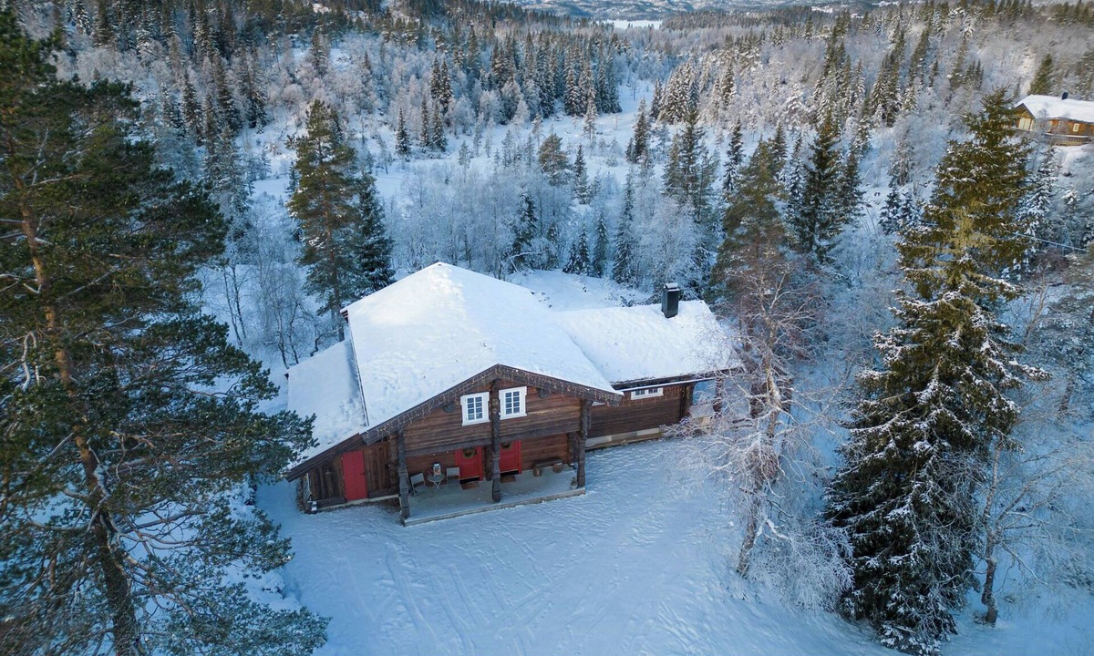 Evje House | Log cabin in Evje surrounded by activity