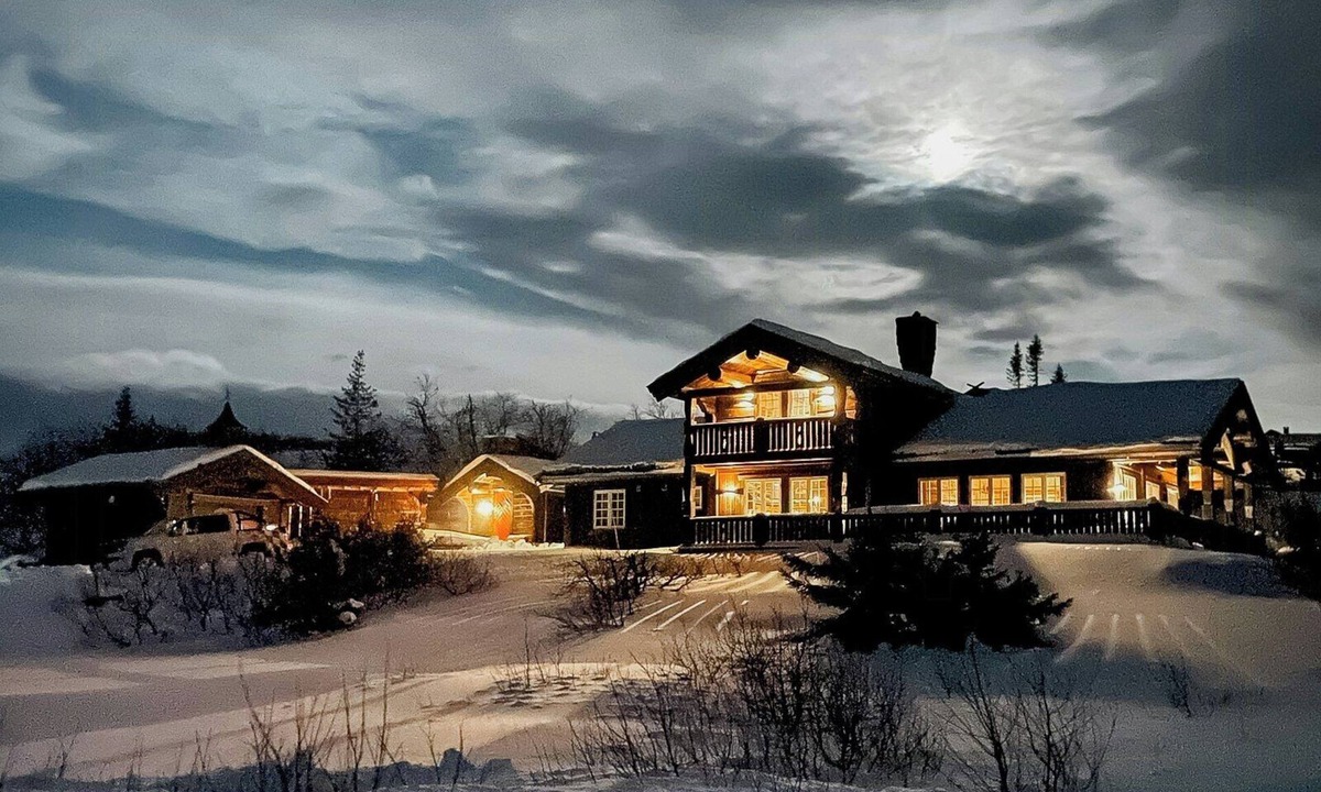 Fla Municipality House | Log cabin near Høgevarde with mountain views