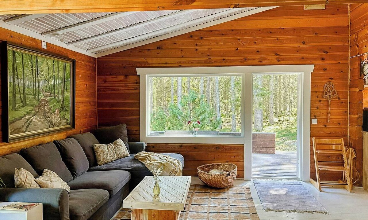 Urshult House | Log cabin with wood-fired sauna & Hot-Tub