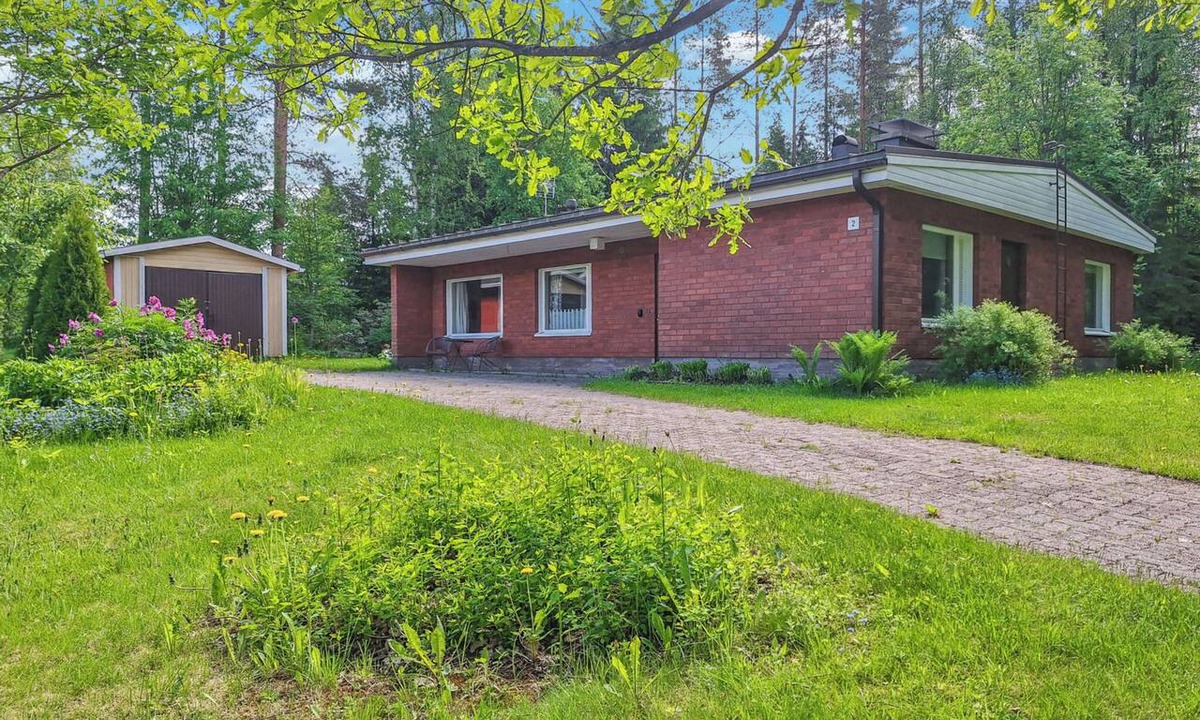 Alajarvi House | Lomakoti lehtimäki by Interhome