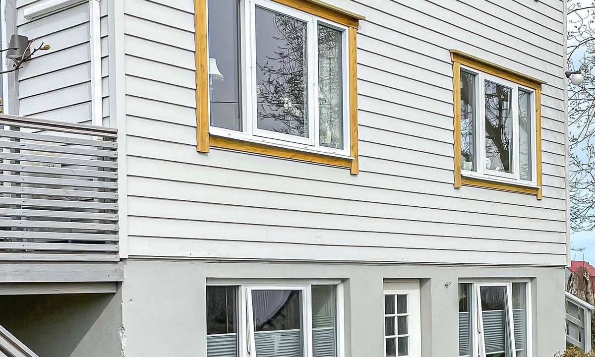 Sandoy Apartment | Lovely apartment in Myklebost with WiFi