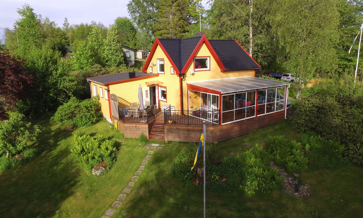 Nassjo Municipality House | Lovely cottage on lakeside plot