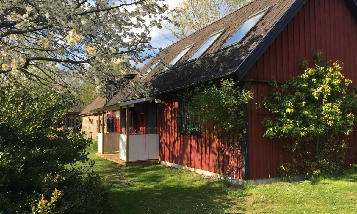 Sturko House | Lovely holiday home in a studio building