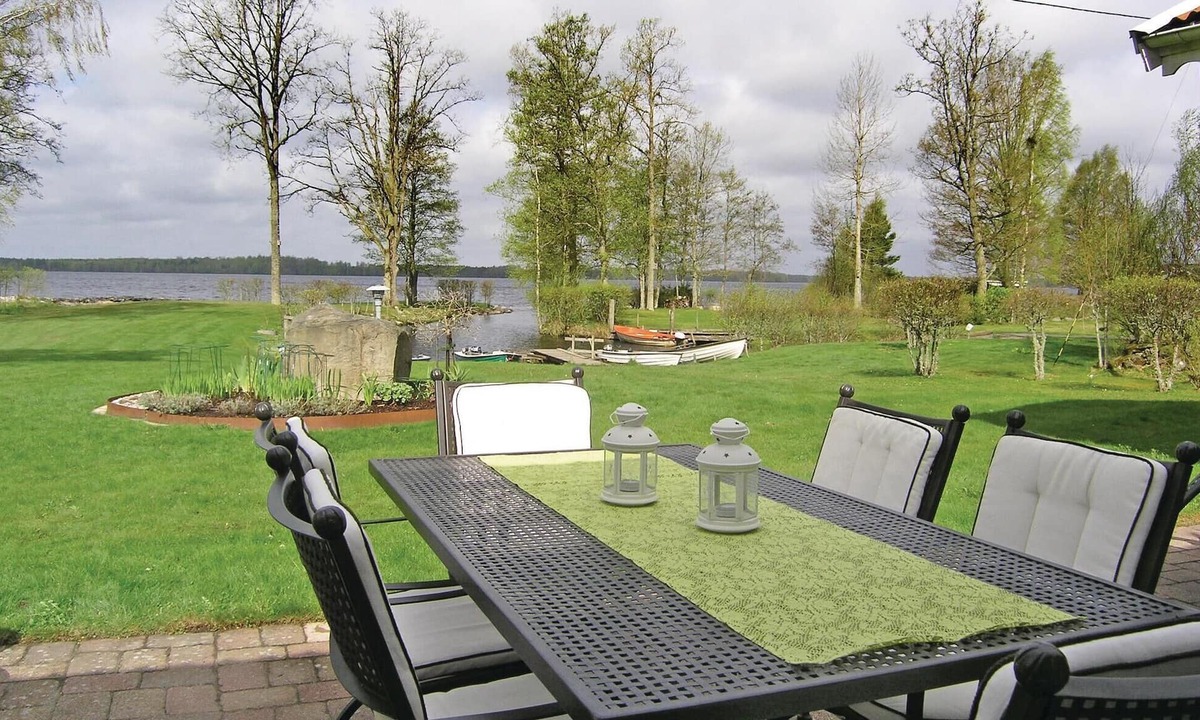 Bor House | Lovely home in Bor with sauna
