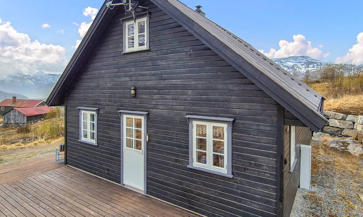 Borgund House | Lovely home in Borgund with sauna