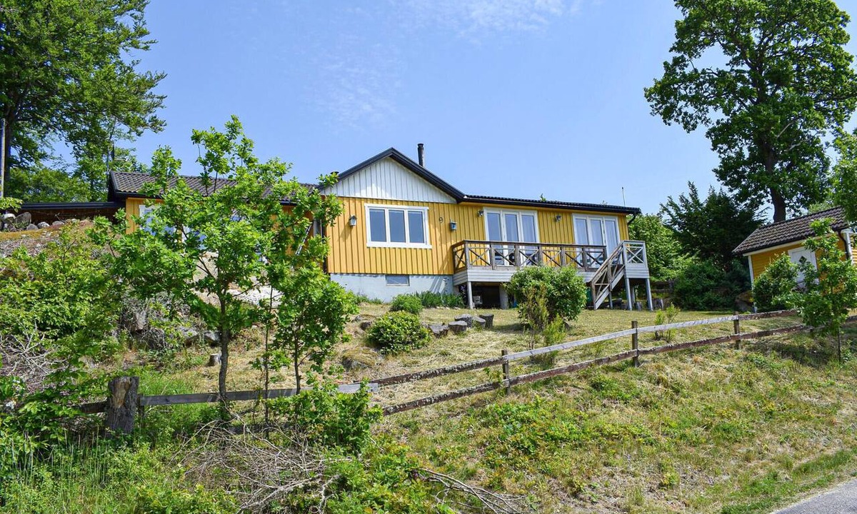 Brakne-Hoby House | Lovely home in Bräkne - Hoby with WiFi