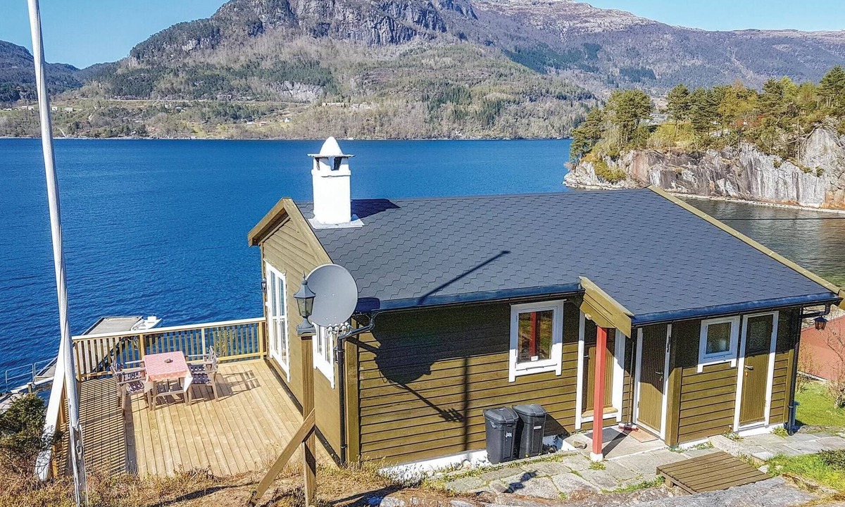Eikelandsosen House | Lovely home in Eikelandsosen with sauna