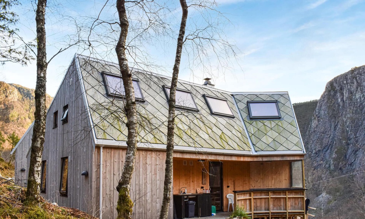 Suldal House | Lovely home in Erfjord with house sea view