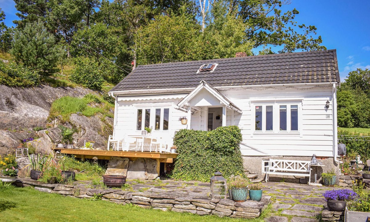 Strandvik House | Lovely home in Fusa with WiFi
