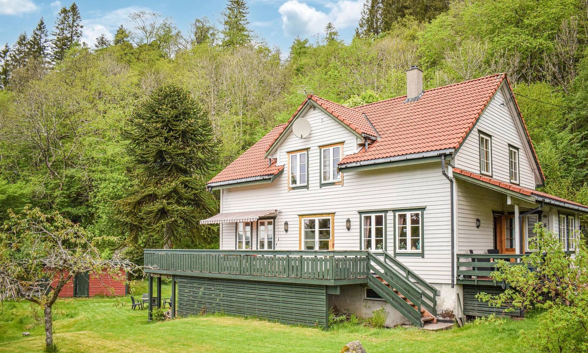 Osteroy House | Lovely home in Lonevåg with WiFi