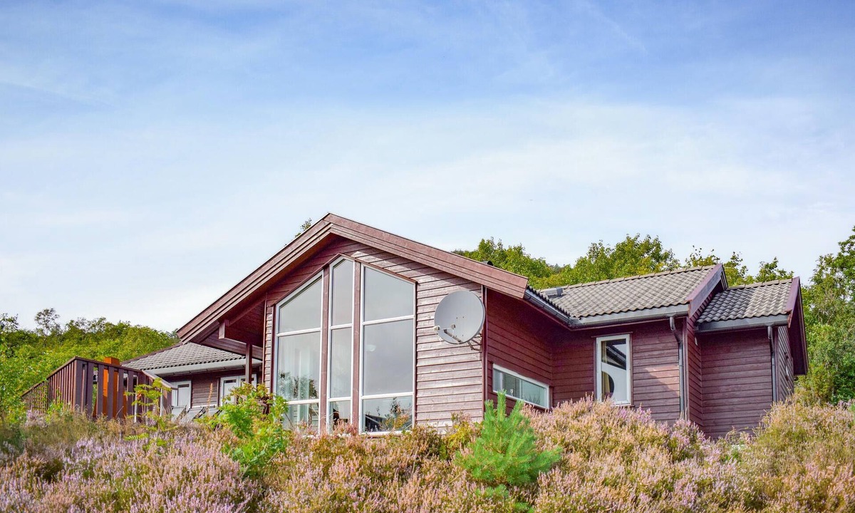 Hervik House | Lovely home in Nedstrand with sauna