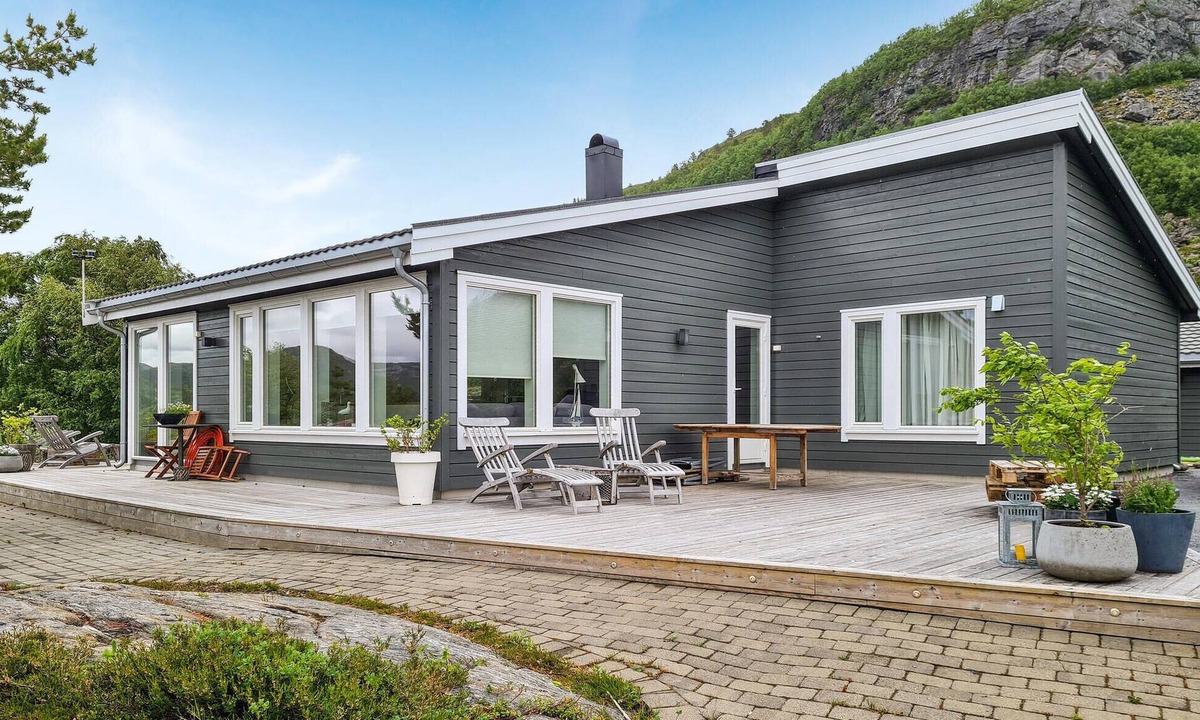 Afjord House | Lovely home in Revsnes with WiFi