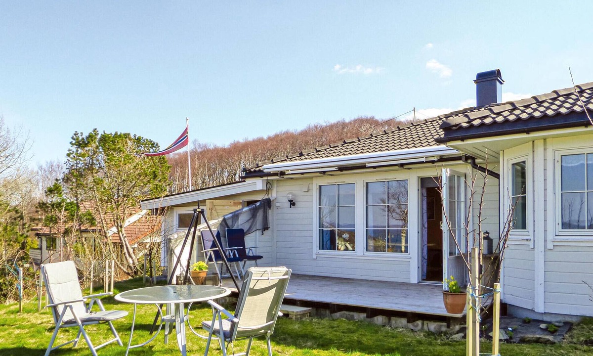 Sveio House | Lovely home in Sveio with WiFi