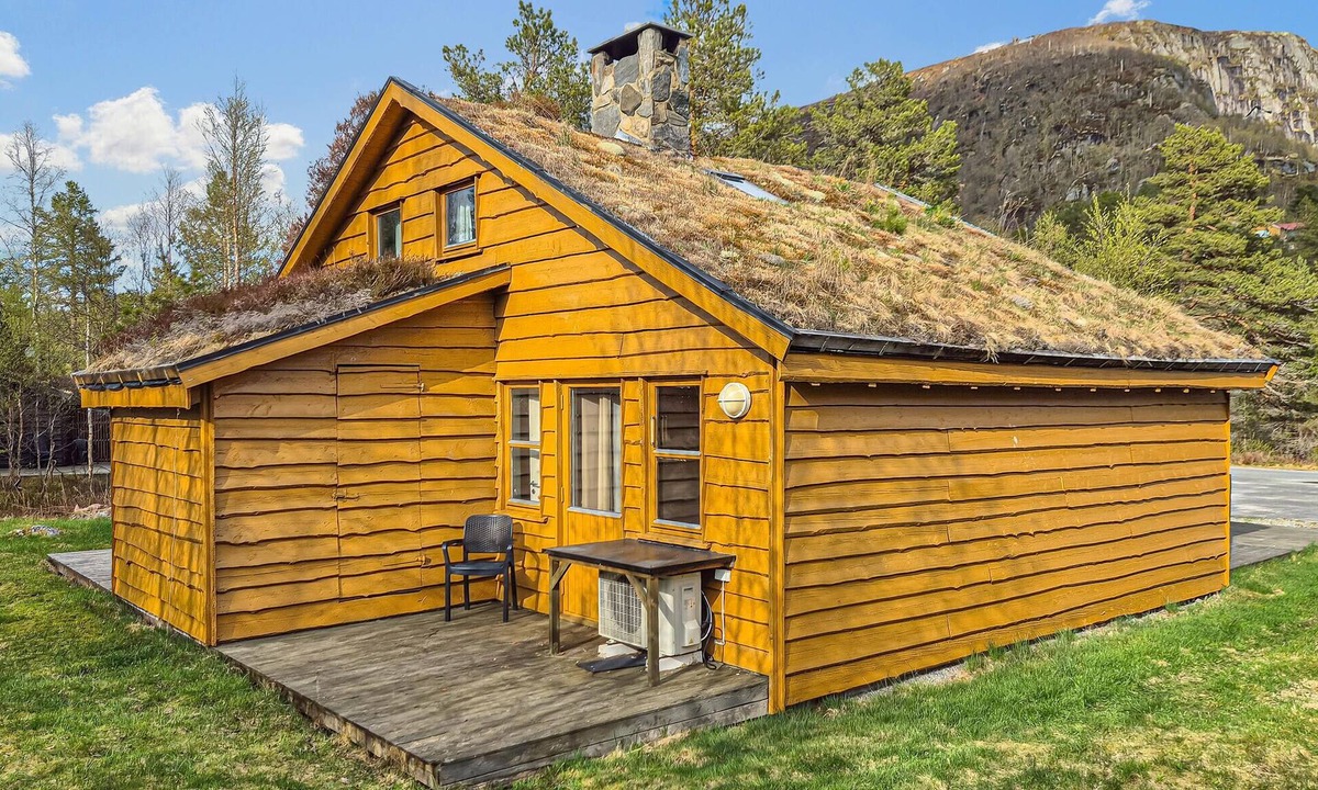 Tjørhom House | Lovely home in Tjørhom with sauna