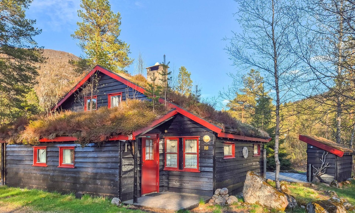 Tjørhom House | Lovely home in Tjørhom with sauna