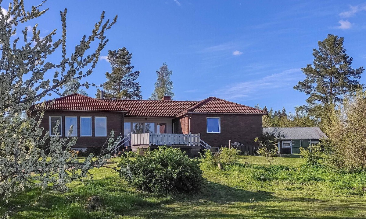 Tranas House | Lovely home in Tranås with lake view