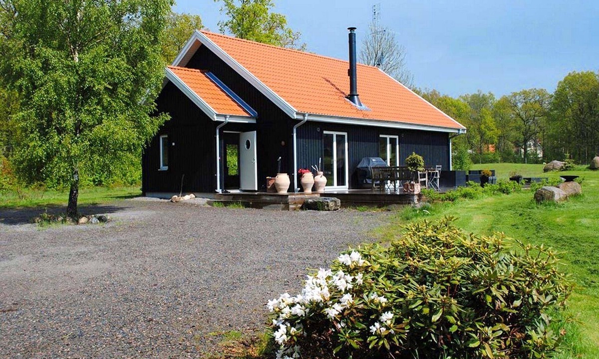 Vaxtorp House | Lovely spaceious house. Big garden Outdoor hottub. Close to nature. Pet friendly
