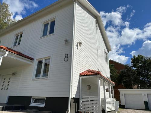 Gavle Apartment | Lugnt och mysigt boende i trevligt villaområde