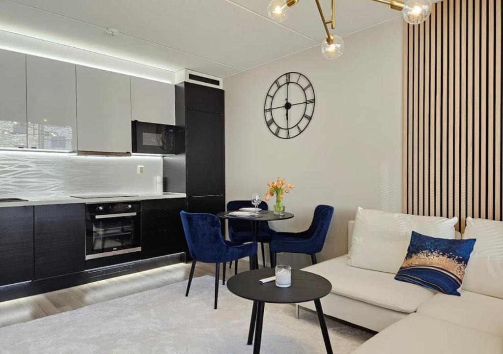 Kallio Apartment | LuxCityhome 300m metro with glass balcony