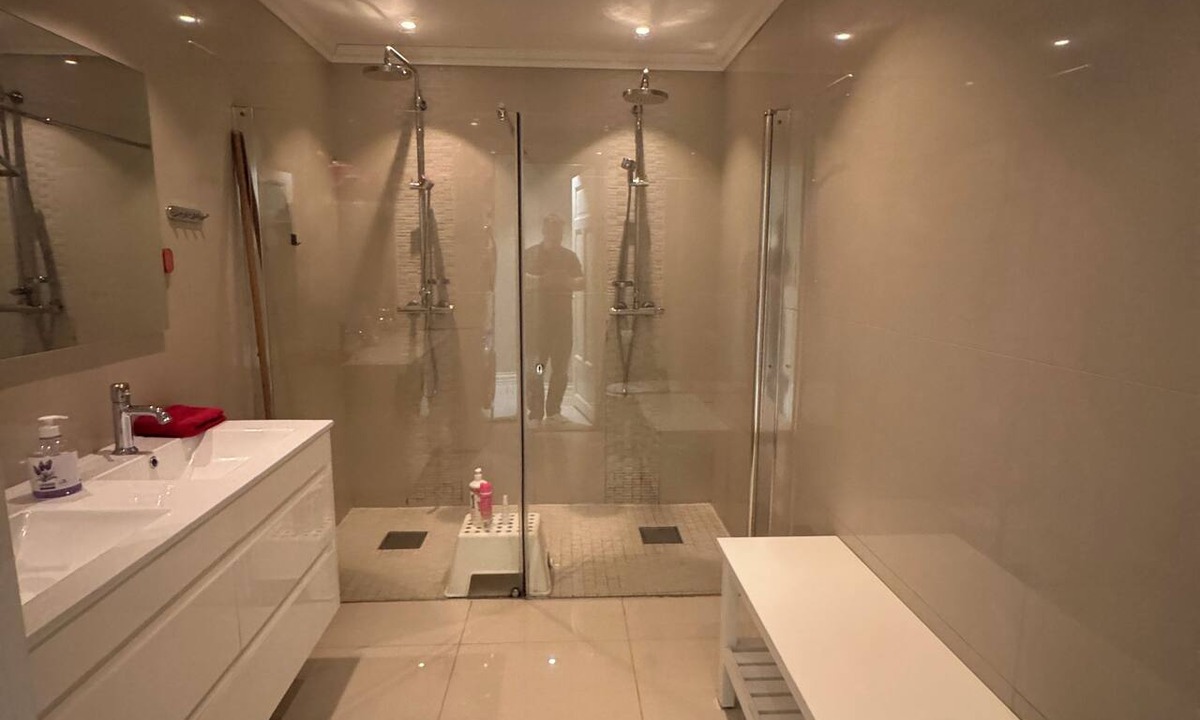 Ytrebygda Apartment | Luxury 2-bedroom cinema apartment in peaceful Soereidgrend