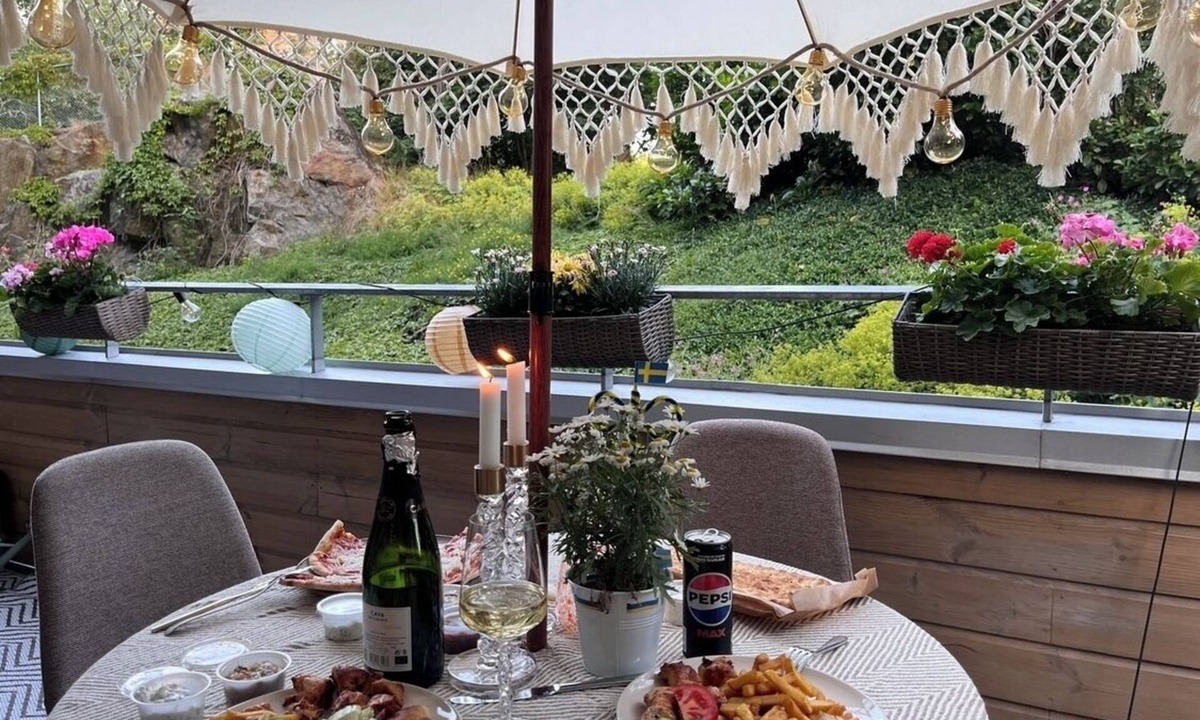 Hagersten Apartment | Luxury Green Home. Central Stockholm. Pets are welcome. Family friendly.terrace