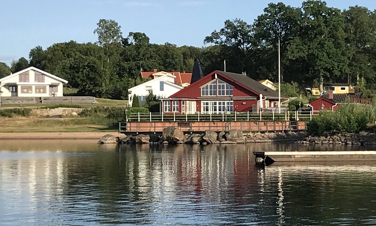 Bolmstad House | Luxury house on Lake Bolmen, sandy beach with own boat dock and heated pool, fishing