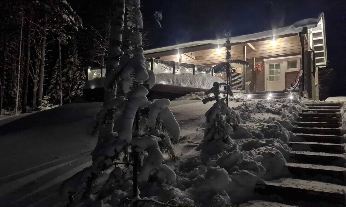 Ruka Cottage | Luxury Lakeside Cabin with Hot Tub & Sauna – Quiet, about 50 min to Ruka.