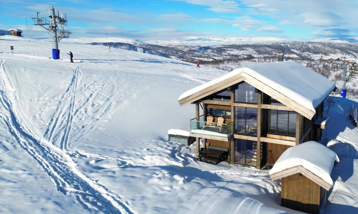 Hol Municipality Cabin | Luxury ski-in/ski-out cabin at Kikut Geilo - Jacuzzi & Sauna - Mountain views