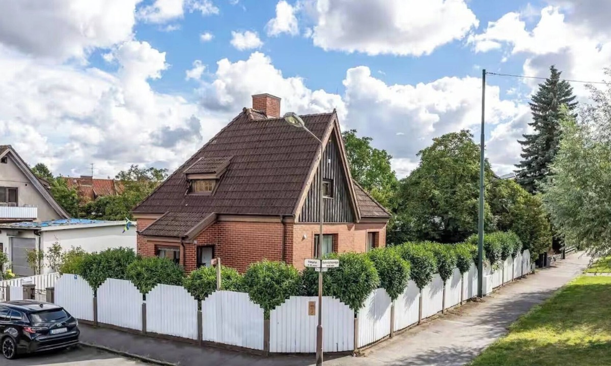 Rosengard Villa | Luxury spacious Family House in Central Malmö