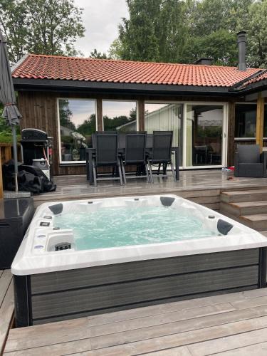 Holmenkollen Villa | Luxury Villa with Jacuzzi next to Oslo Golf Club