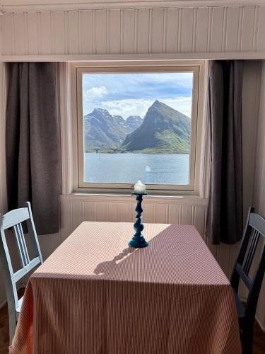 Fredvang Hotel | Lydersen Rorbuer Budget Hostel & Private Apartments