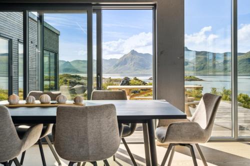 Vagan House | Lyngvær Arctic Pearl Lodge - Jacuzzi & Sauna - No 17