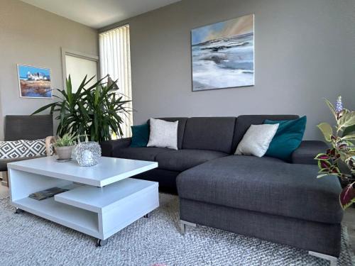 Fredrikstad Apartment | Lys leilighet med fine uteplasser - 2 soverom samt 2 soveplasser i åpent rom i andre etasje