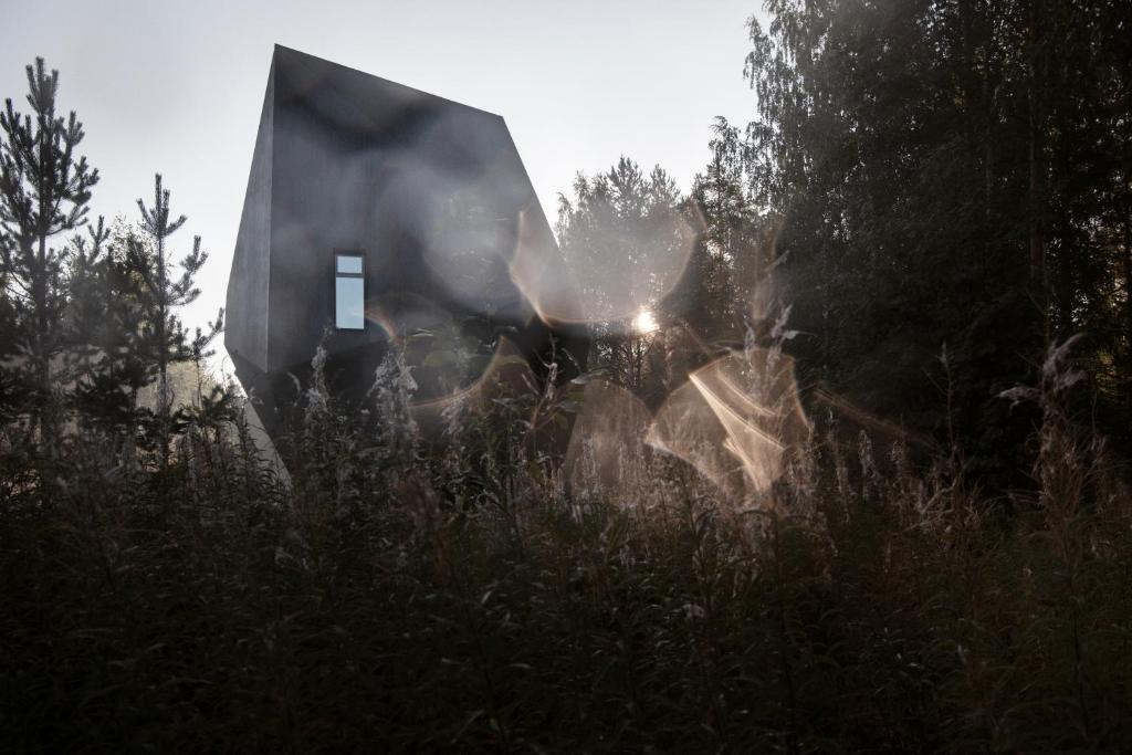 Kontiolahti Villa | Meteorite House