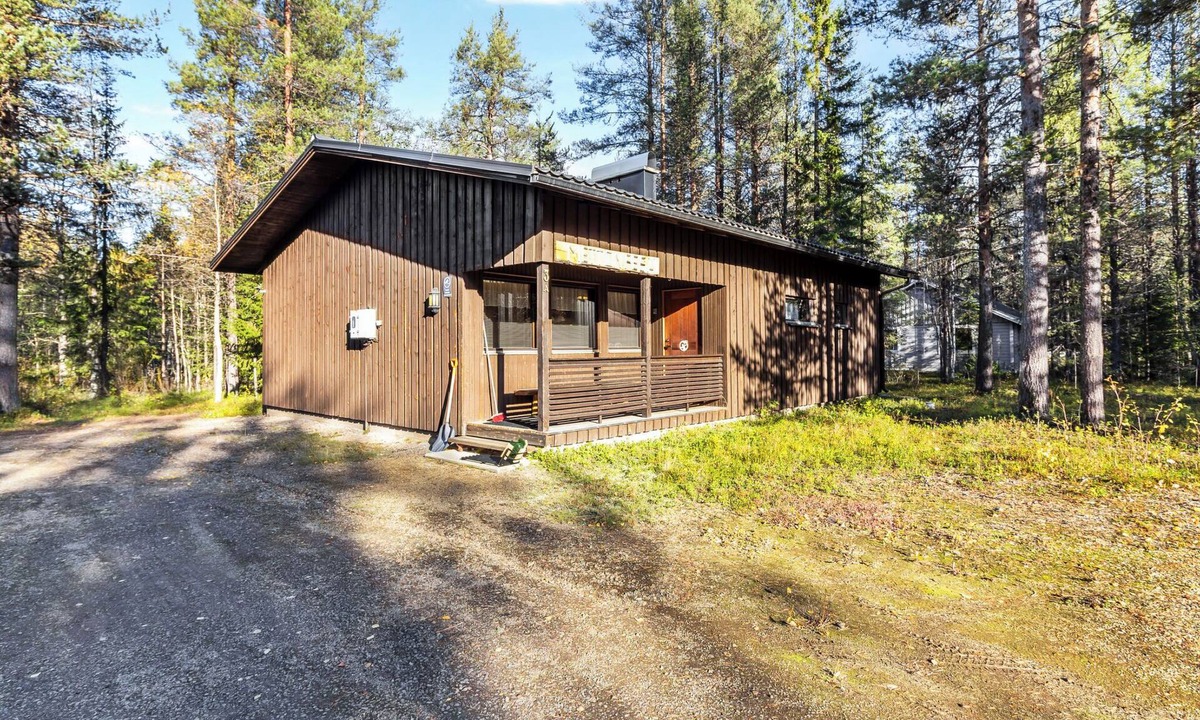 Akaslompolo House | Mettonpesä by Interhome