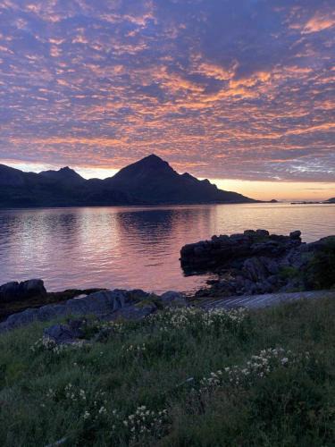 Vestvagøy House | Midnight-sun and Northern-lights house by ocean