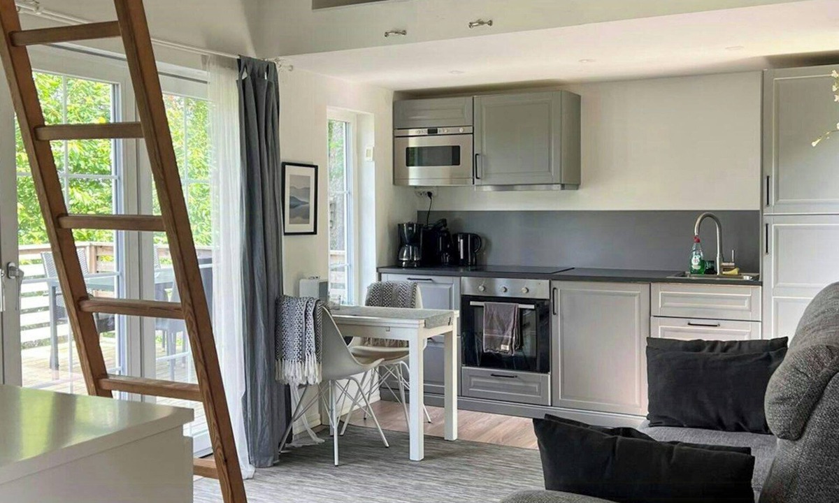 Olofstorp House | Mini house with sandy beach and sauna