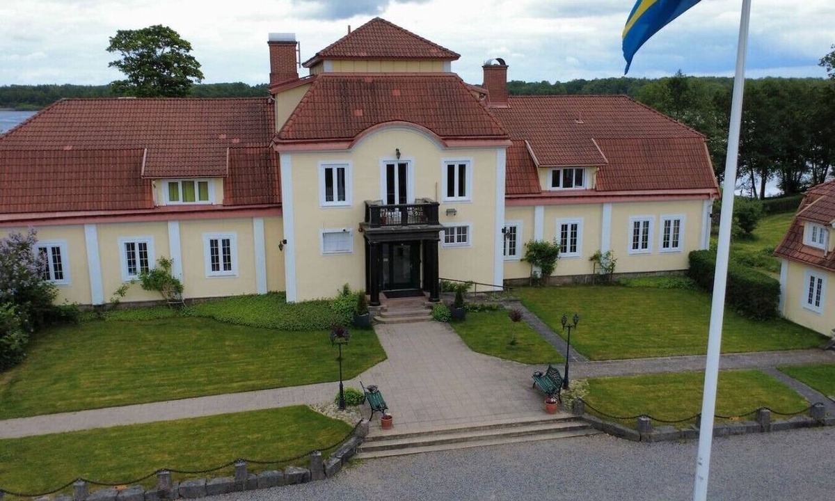 Dio Bed & Breakfast | Mockelsnas Manor Manor Gardenview Queen Room