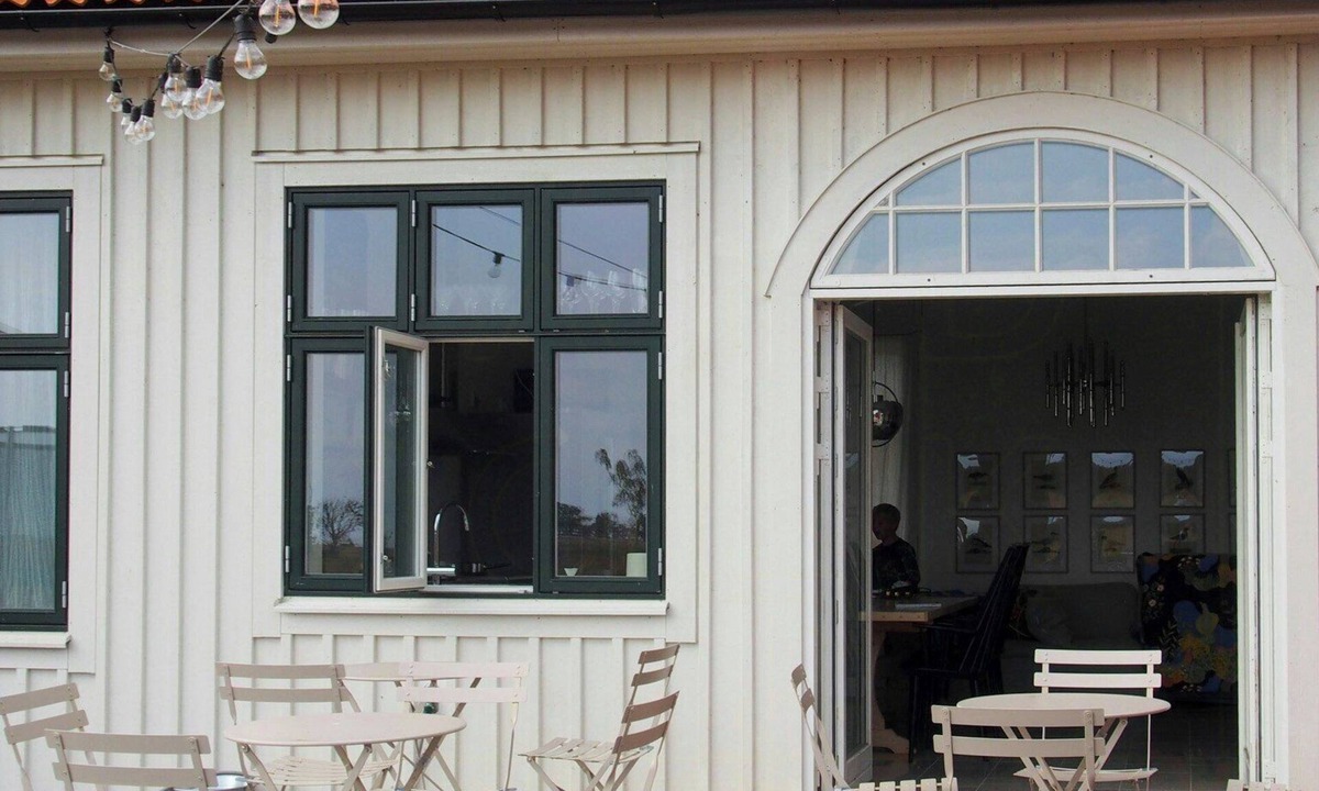 Degerhamn House | Modern 1930s-inspired house on Öland near Alvaret