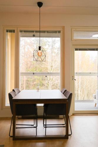 Espoo Hotel | Modern 2-Bedroom Apartment with Sauna, Forest View & Parking