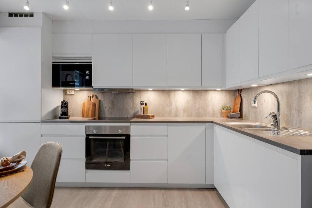 Tromsdalen Apartment | Modern 3-bedroom with private balcony and parking
