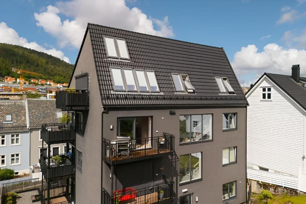 Arstad Apartment | Modern 4BR Apt - 2 Baths Balconies & Parking