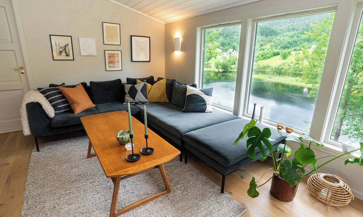 Samnanger House | Modern and rustic cabin with fjord view in Samnanger