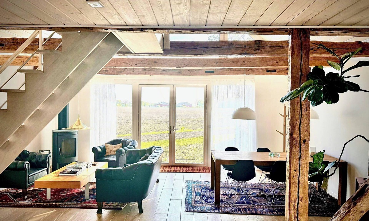 Jonstorp Apartment | Modern apartment on historic horse farm