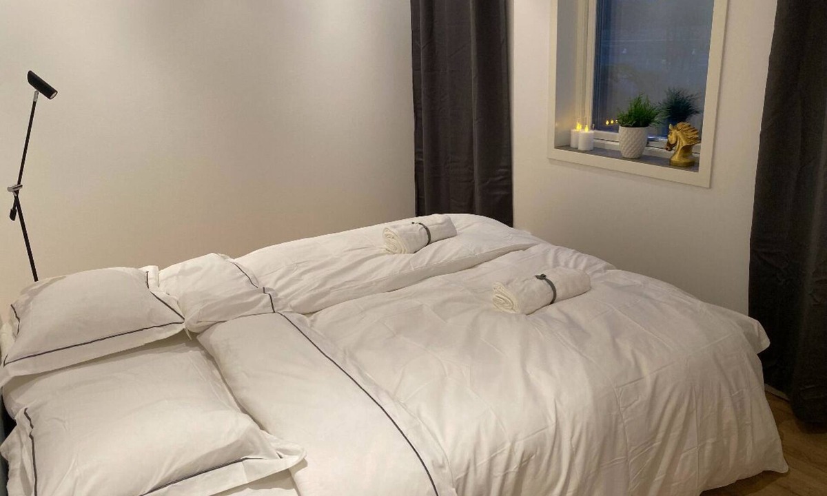 Karlsborg Apartment | Modern apartment with lake view & sauna