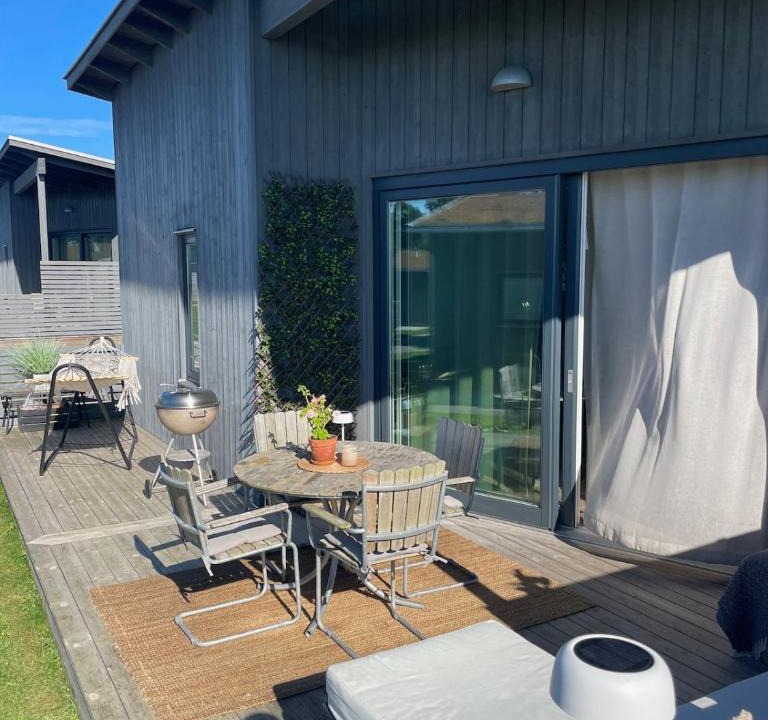 Tofta House | Modern bungalow med havsutsikt i Tofta