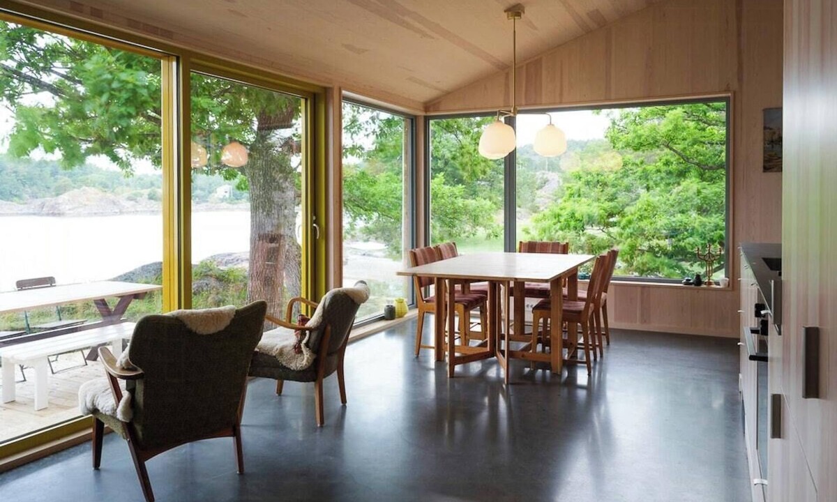 Faervik House | Modern cabin at Hovekilen with private beach